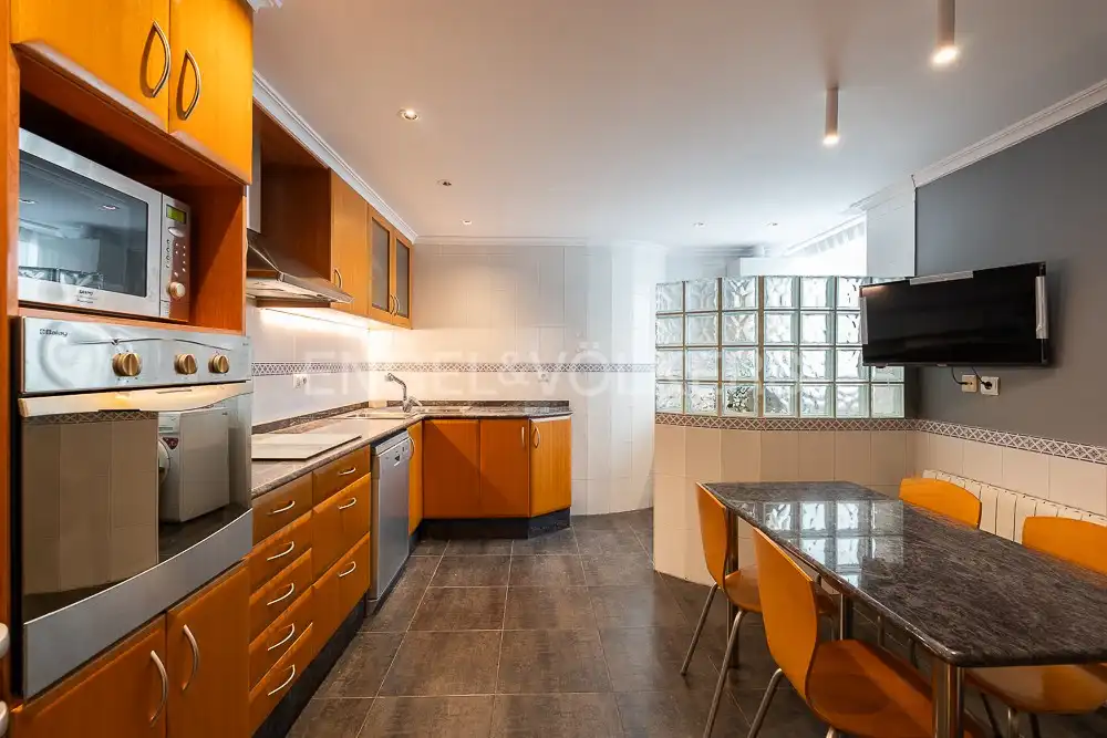Kitchen of Flat for rent in Valencia  with Air Conditioner, Heating and Parquet flooring