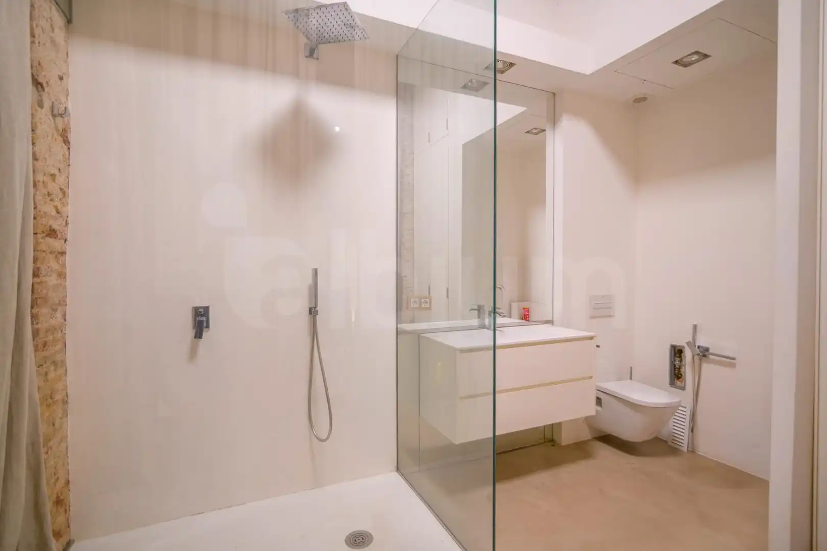 Baño de Oficina de alquiler en Ciutat Vella