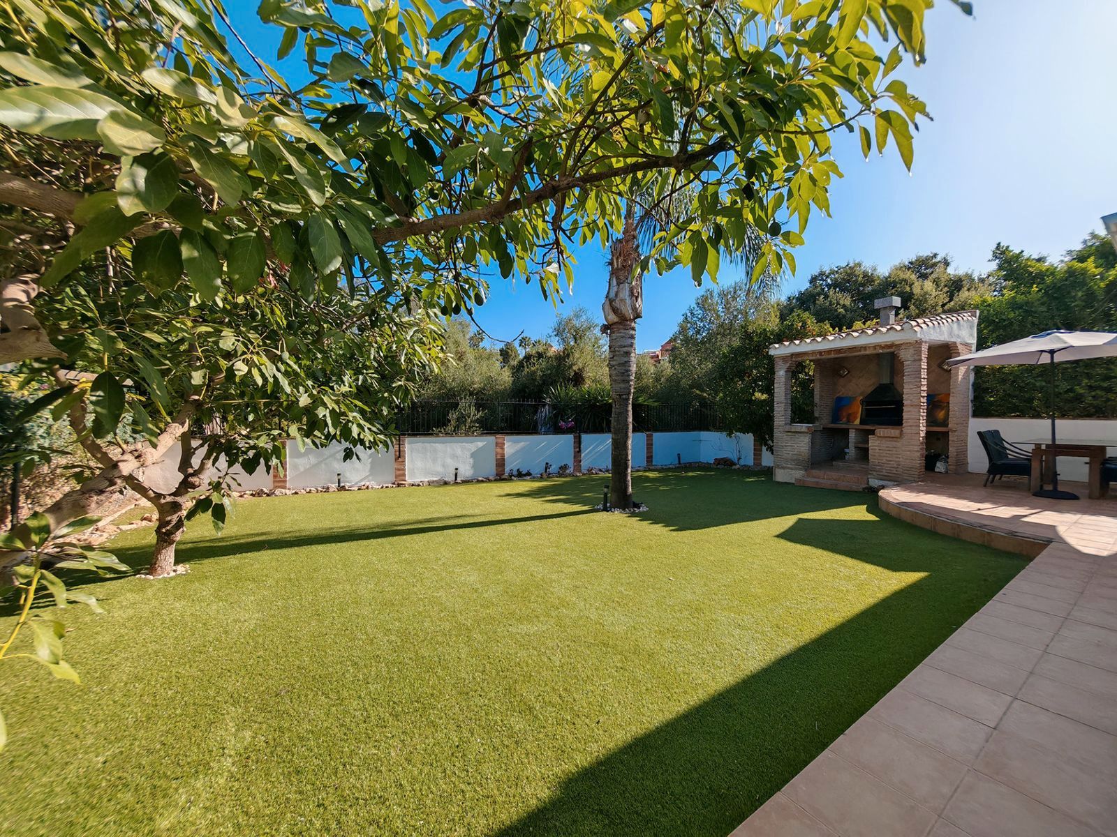 Jardí de Casa o xalet en venda en Marbella amb Aire condicionat, Traster i Moblat