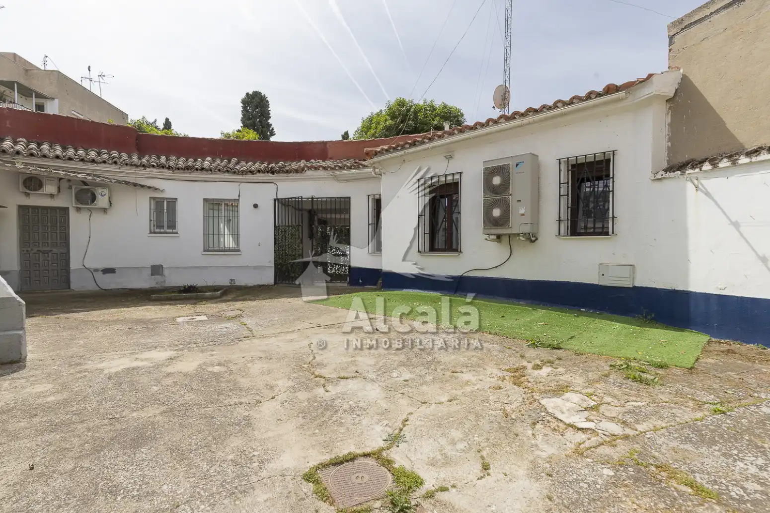 Vista exterior de Casa adosada en venta en Alcalá de Henares