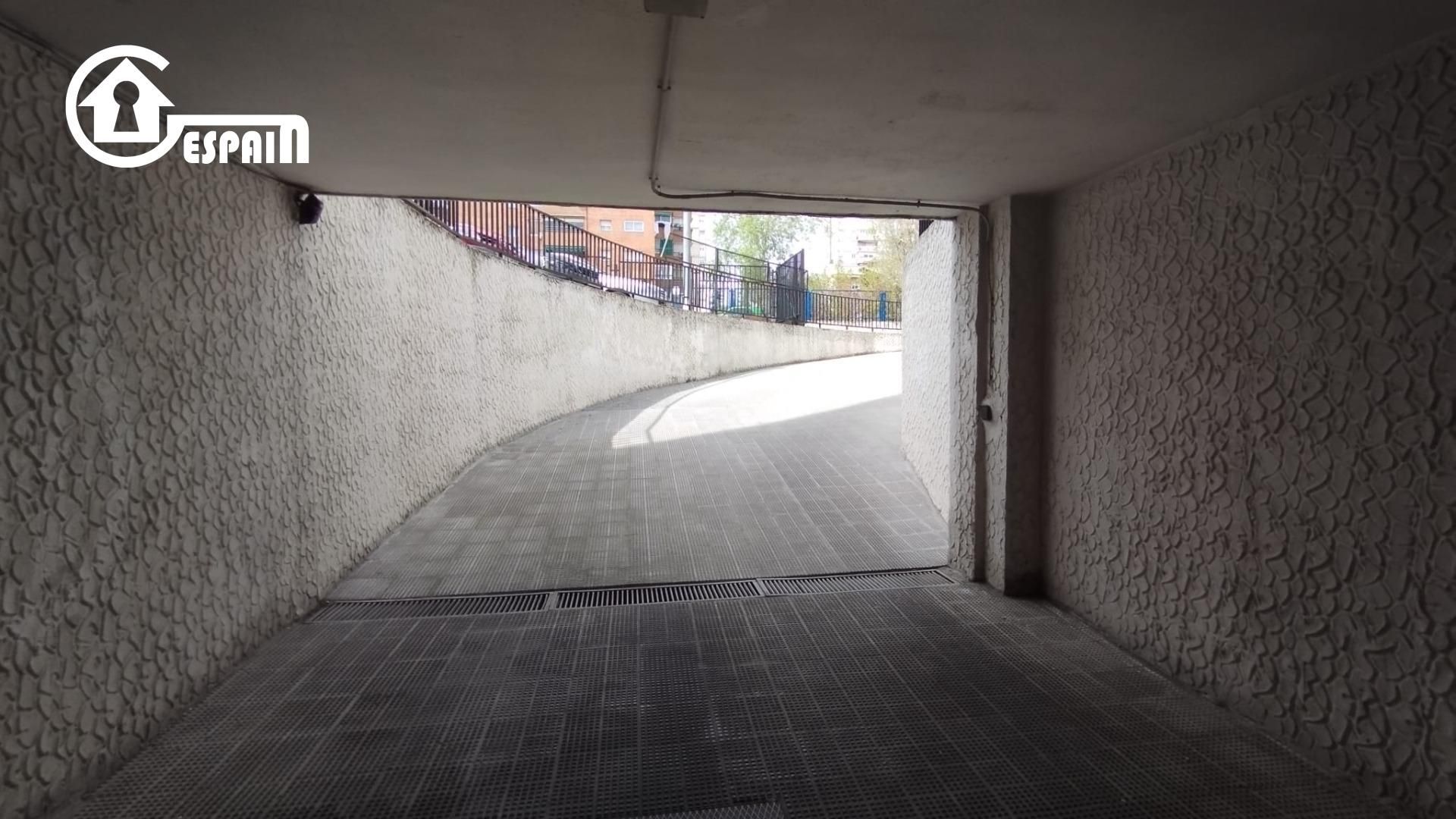 Garage for sale in Calle YEBENES, Aluche