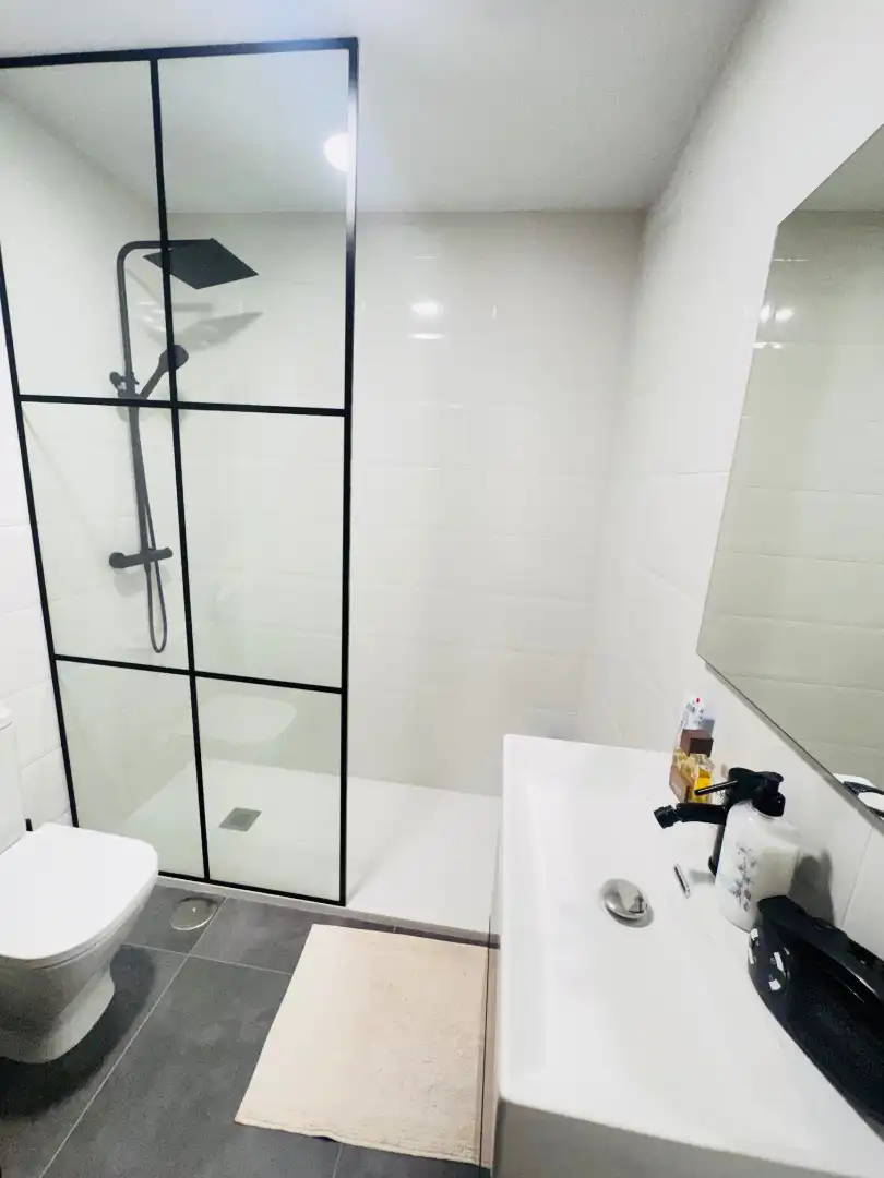 Baño de Casa adosada en venta en Laguna de Duero con Calefacción, Jardín privado y Parquet