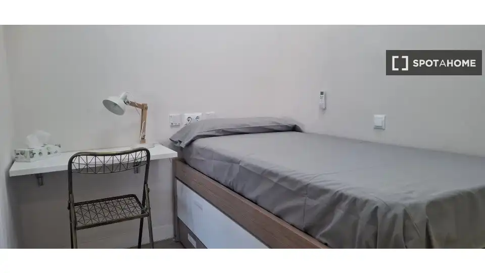 Schlafzimmer von Wohnung zur Miete in Rubí mit Klimaanlage, Heizung und Möbliert