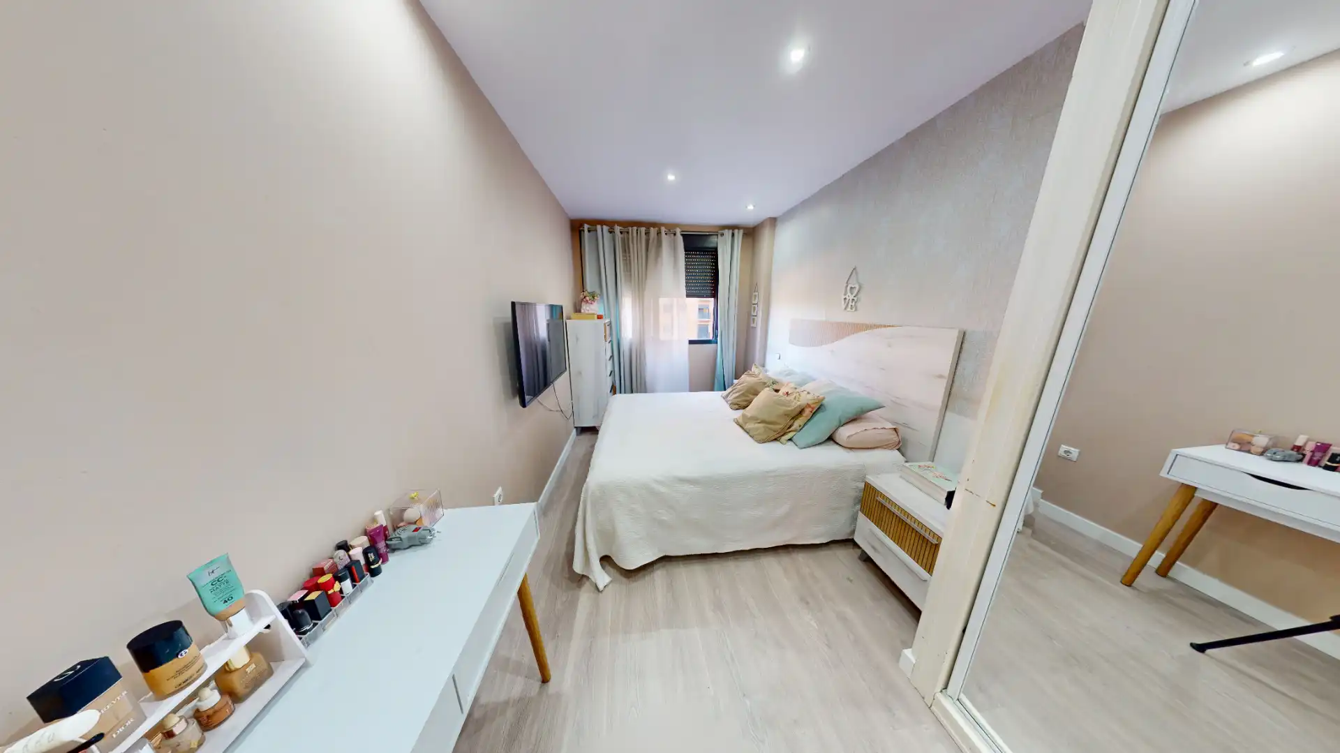 Flat for sale in Avenida 3 de Abril de 1979, Haygon - Universidad