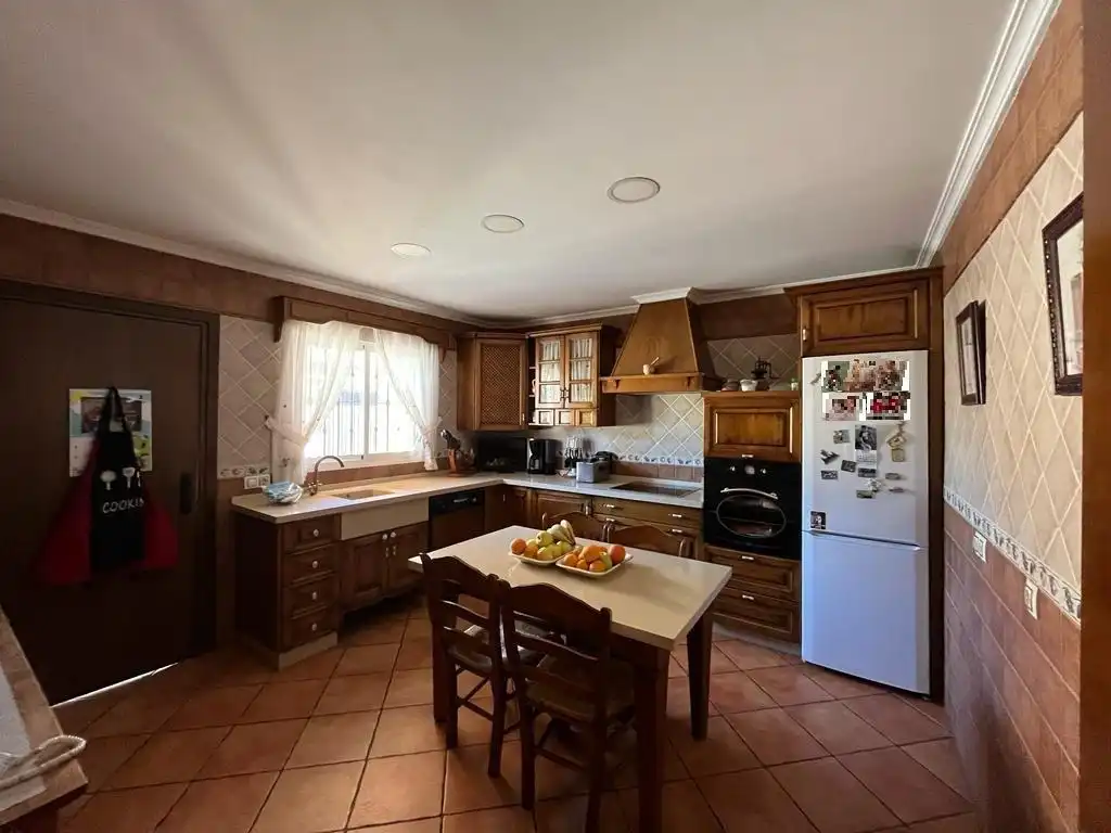 Cocina de Casa o chalet en venta en Chiclana de la Frontera con Jardín privado, Terraza y Trastero