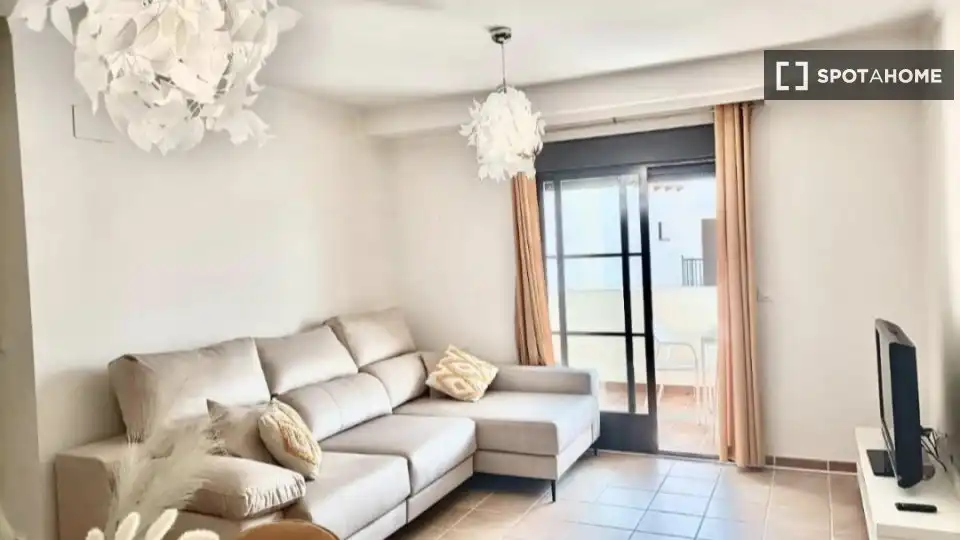 Sala de estar de Apartamento para compartir en Ítrabo con Aire acondicionado, Terraza y Amueblado