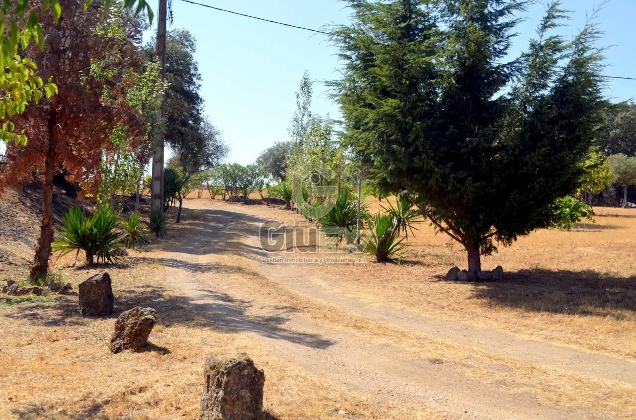 Casa o chalet en venta en Arroyo de la Luz con Calefacción, Jardín privado y Amueblado