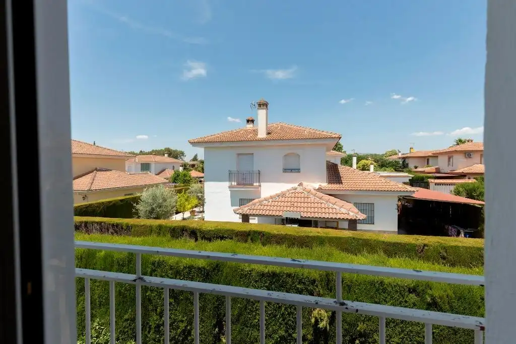 Vista exterior de Casa o xalet en venda en Albolote amb Aire condicionat, Balcó i Piscina comunitària