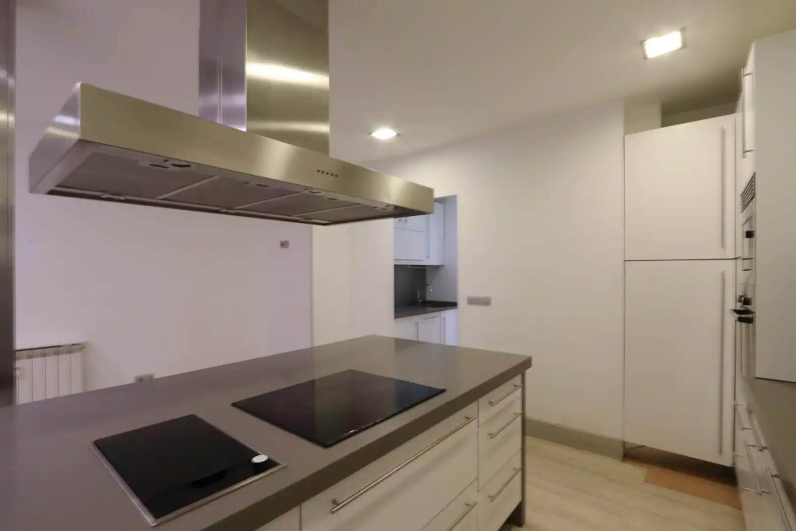 Kitchen of Flat for rent in Madrid  with Air Conditioner, Heating and Parquet flooring