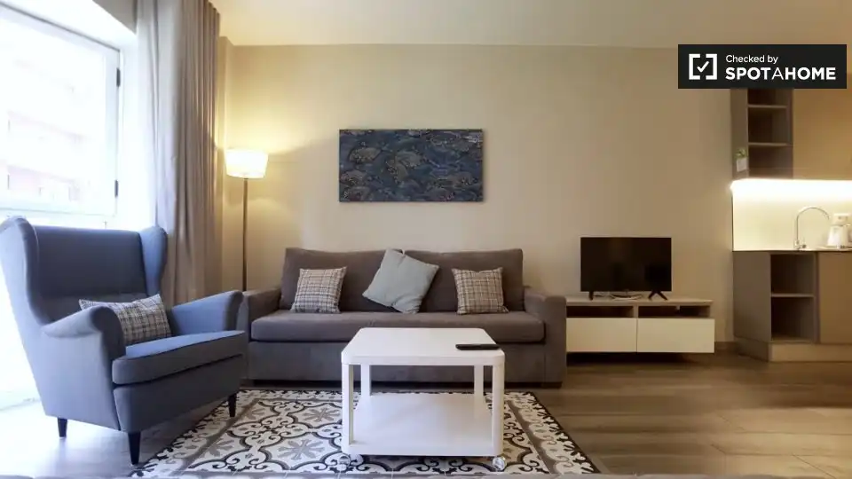 Sala de estar de Estudio para compartir en Barcelona con Aire acondicionado y Terraza