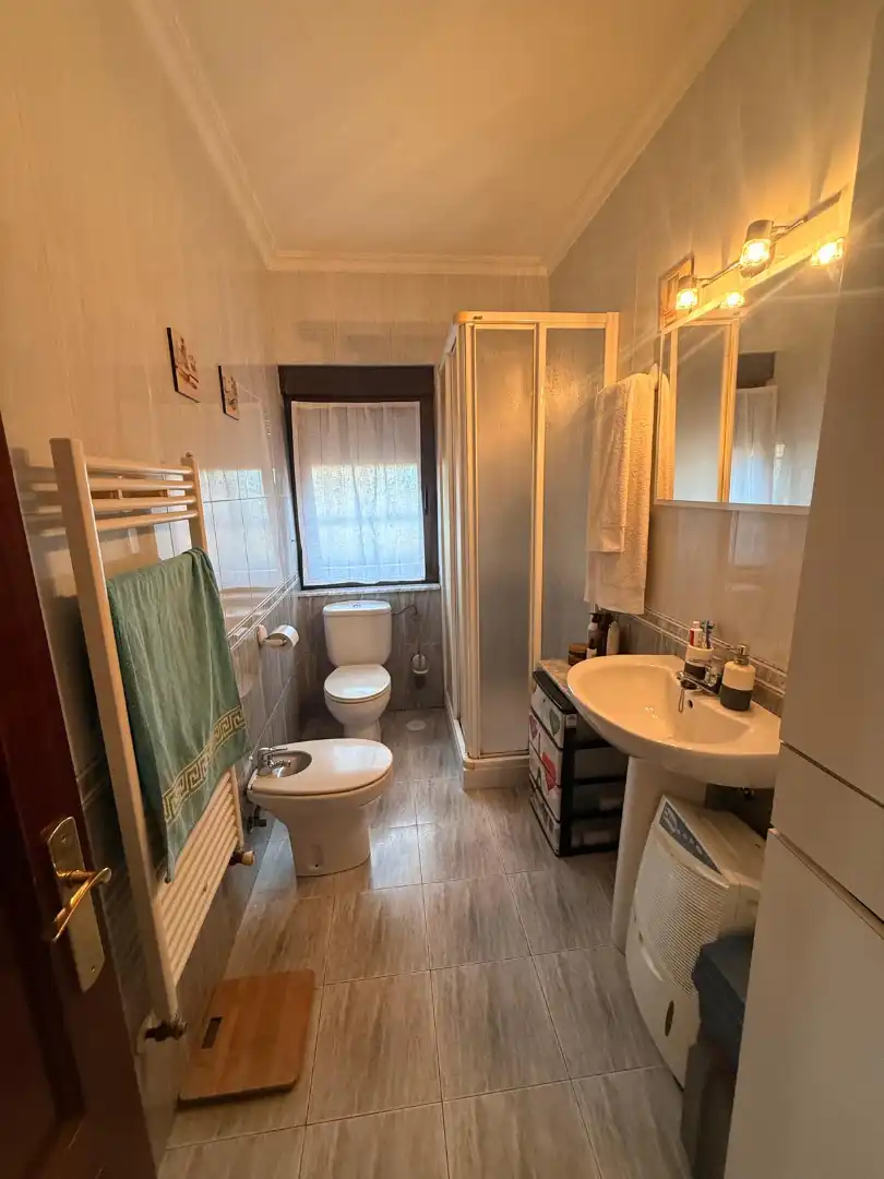 Baño de Casa o chalet en venta en Oviedo  con Calefacción, Terraza y Trastero