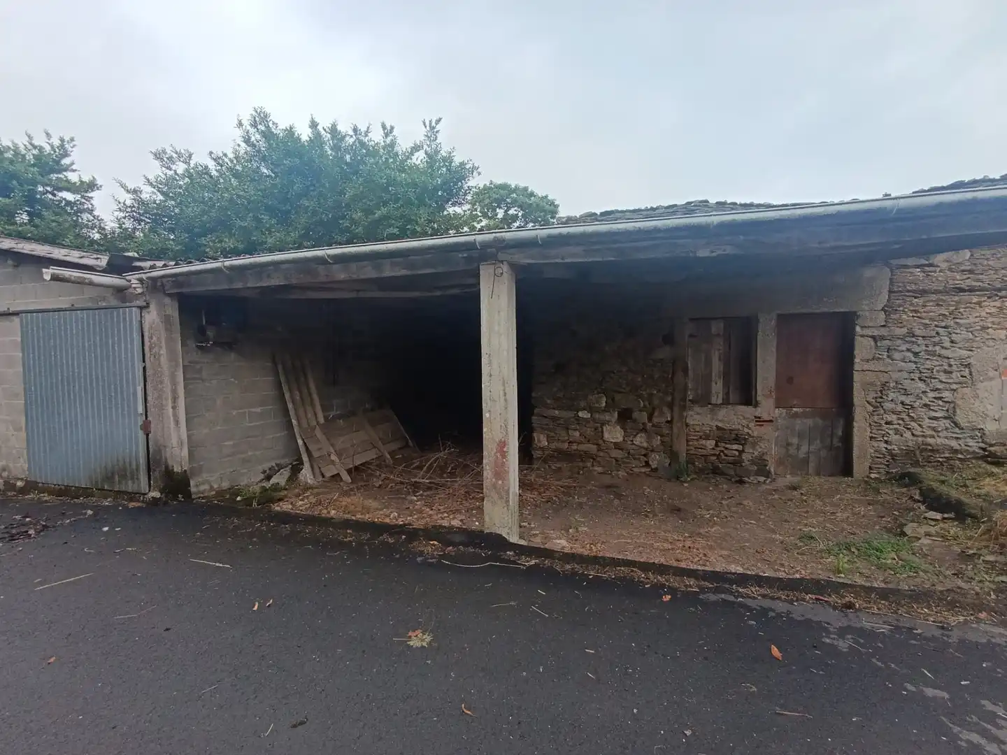 Vista exterior de Casa o xalet en venda en Monfero amb Traster i Forn
