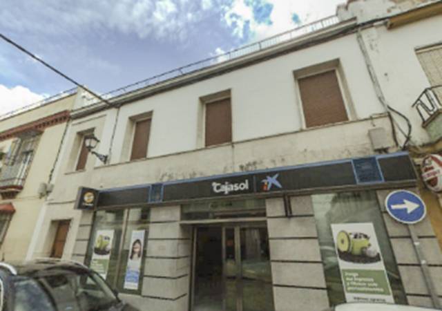 Local comercial en Alquiler en C/ José Montoto González Hoyuela en Lora del Río