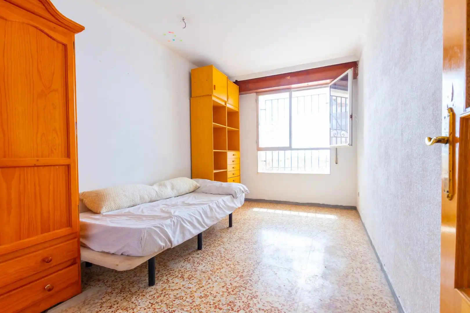Schlafzimmer von Erdgeschoss zum Verkauf in Águilas mit Privatgarten, Terrasse und Möbliert
