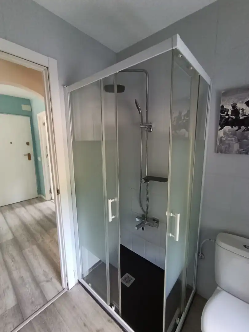 Baño de Piso en venta en Avilés con Parquet, Horno y Microondas