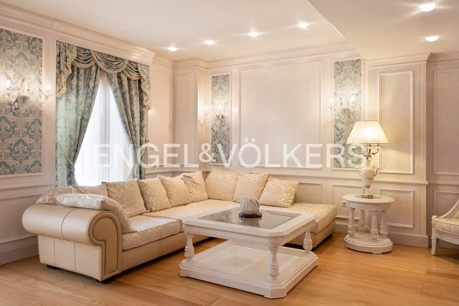Living room of Houses for sale in Valencia  with Air Conditioner, Heating and Terrace