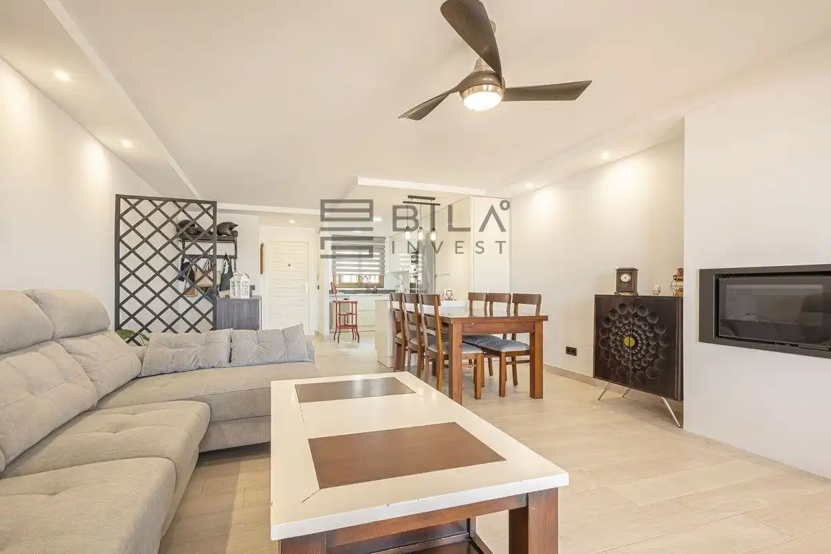 Sala de estar de Dúplex en venta en Fuengirola con Aire acondicionado, Terraza y Piscina