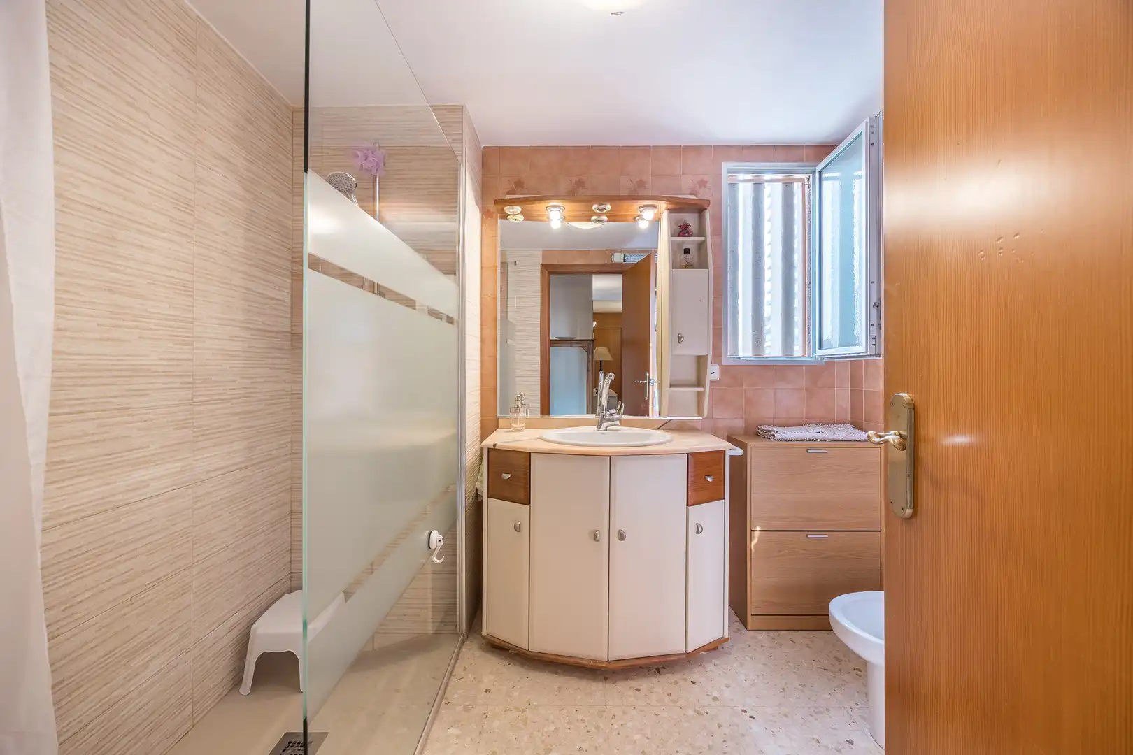 Baño de Piso en venta en Benidorm con Piscina, Amueblado y Piscina comunitaria