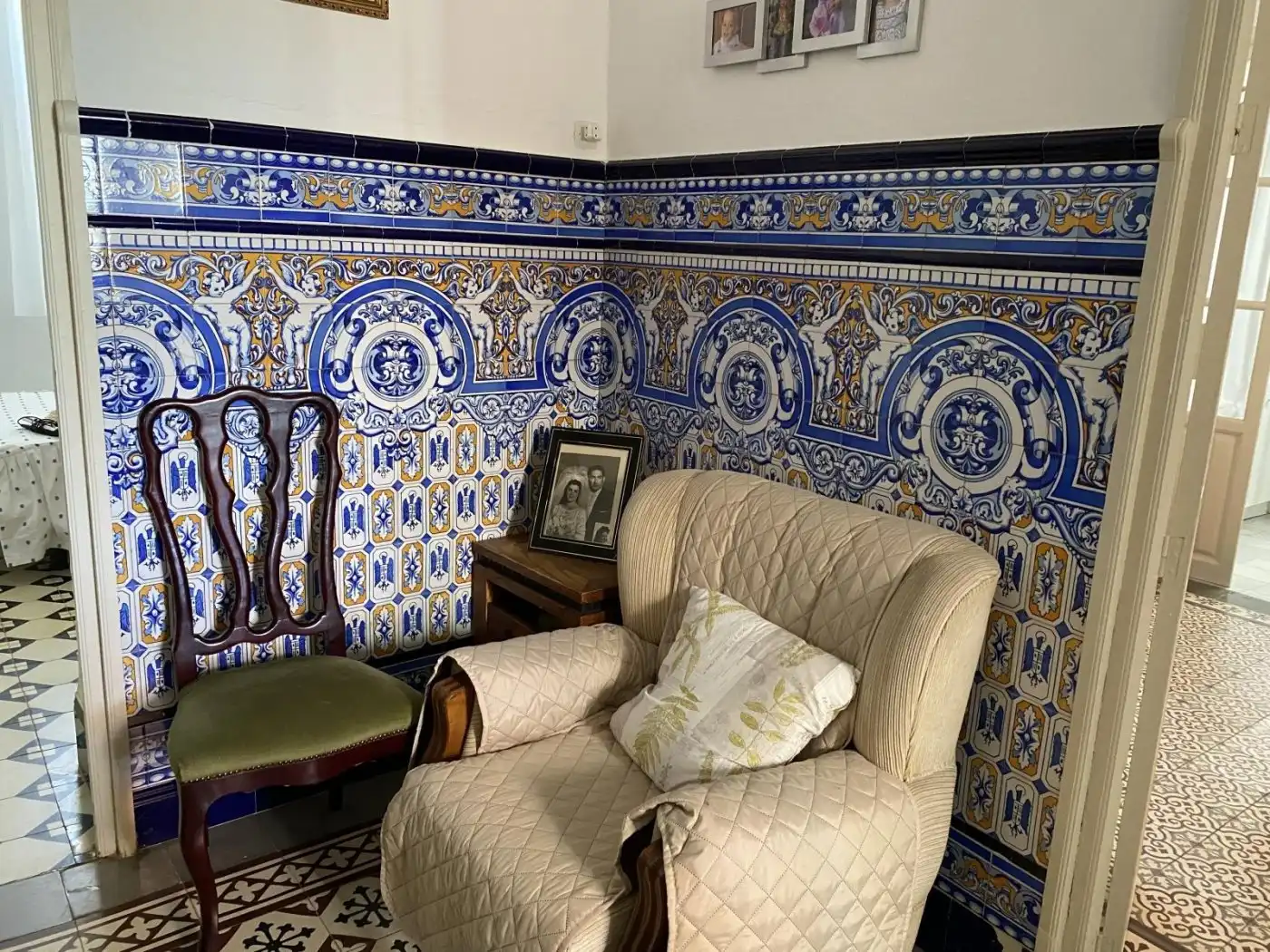 Sala d'estar de Casa o xalet en venda en El Pedroso amb Terrassa, Traster i Balcó
