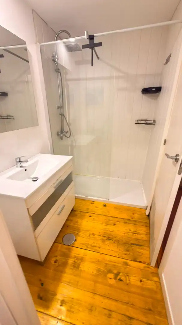 Bathroom of Apartments for rent in Granada  with Air Conditioner, Furnished and Washing machine