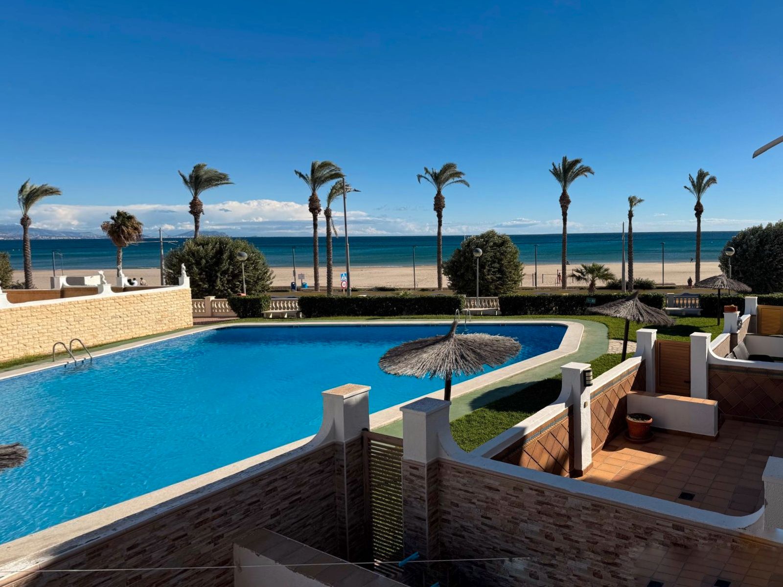 Piscina de Casa adosada en venda en El Campello amb Aire condicionat, Terrassa i Traster