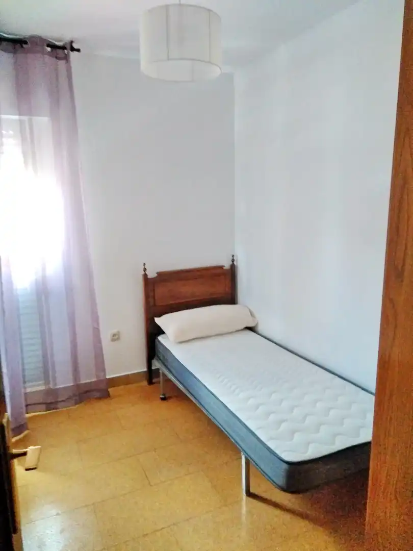 Schlafzimmer von Wohnung zur Miete in Cáceres mit Klimaanlage, Heizung und Terrasse