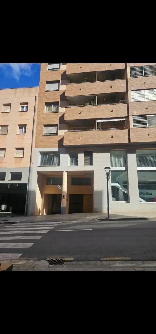 Vista exterior de Garatge en venda en Valls