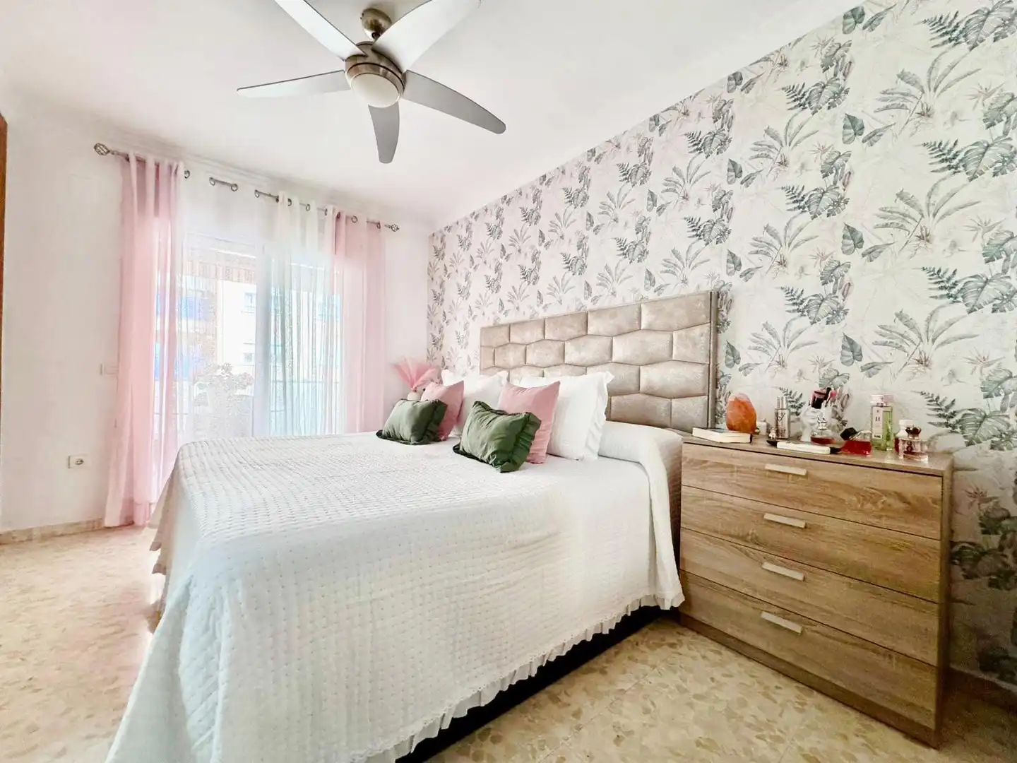 Habitación de Piso en venta en Málaga con Aire acondicionado, Terraza y Trastero