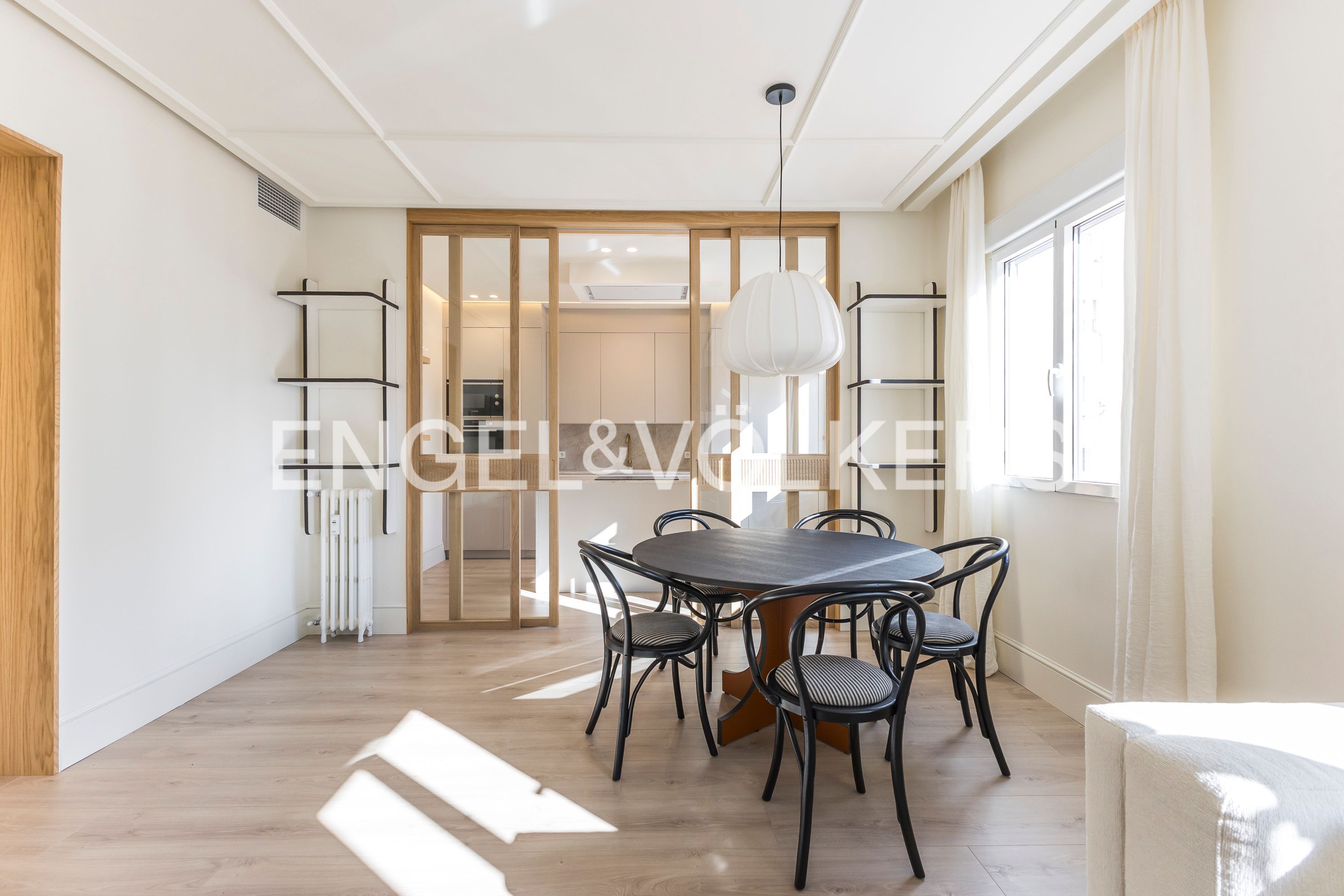 Menjador de Pis de lloguer en  Madrid Capital amb Aire condicionat, Calefacció i Moblat