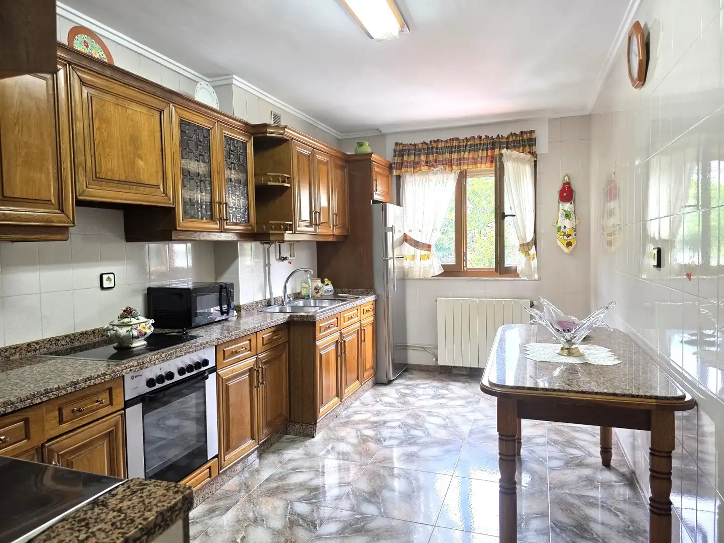 Küche von Wohnung zum Verkauf in San Martín del Rey Aurelio mit Heizung, Privatgarten und Parkett