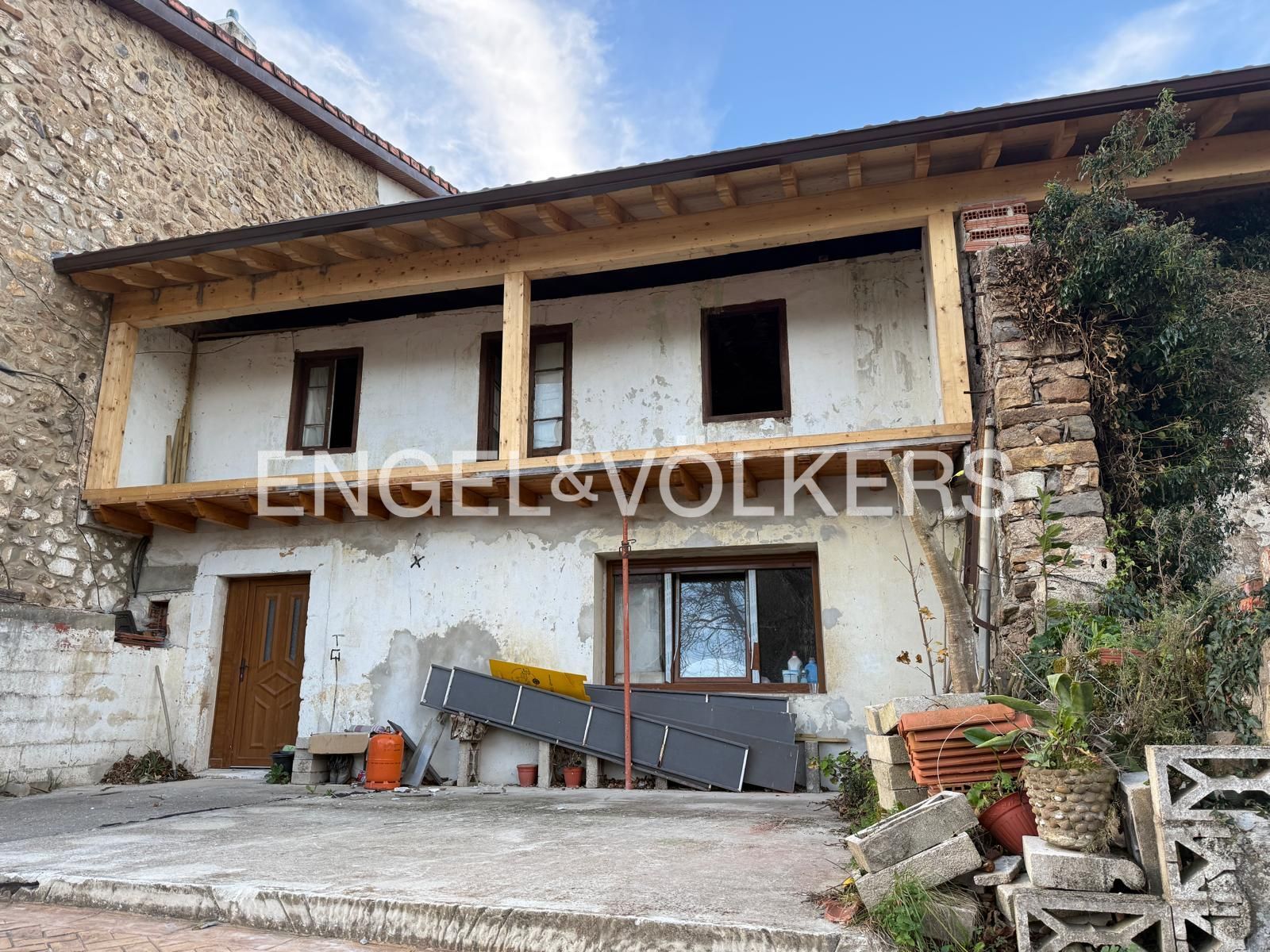 Exterior view of House or chalet for sale in Puente Viesgo  with Heating, Private garden and Balcony