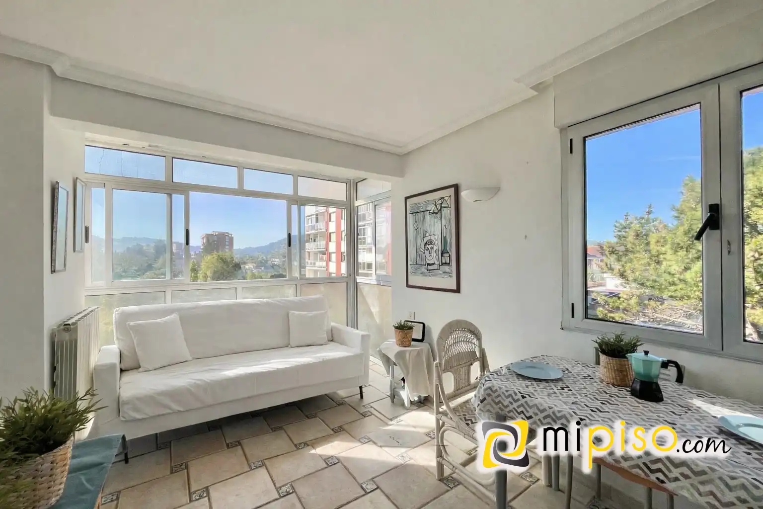 Vista exterior de Piso en venta en Laredo con Calefacción y Amueblado