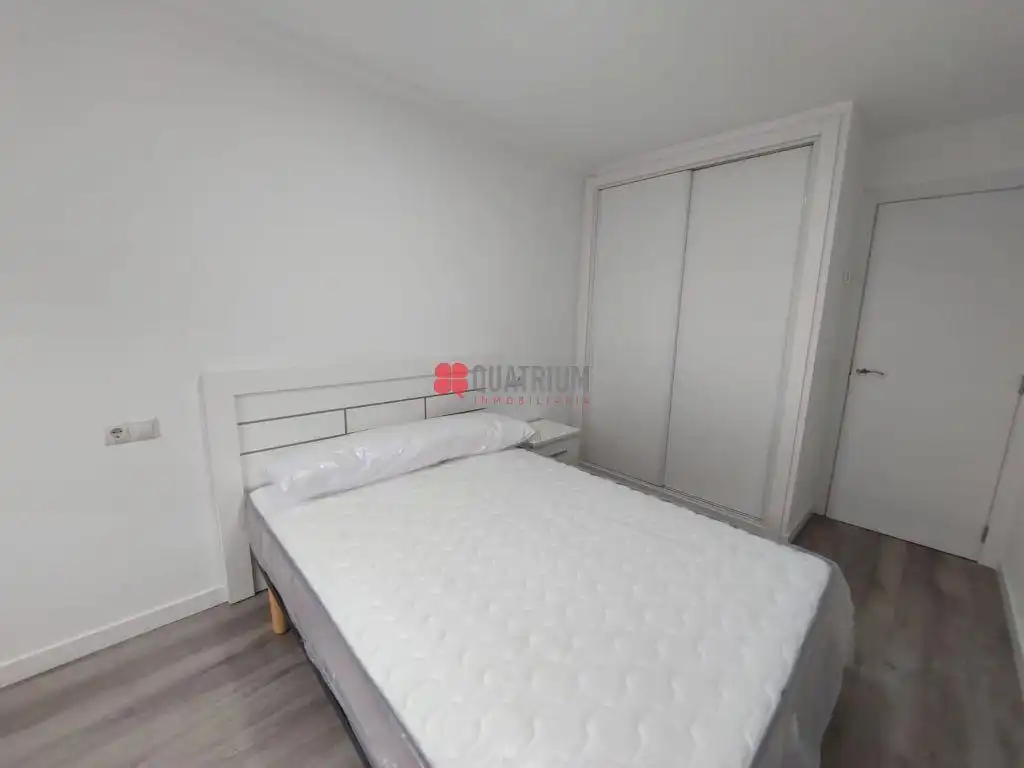 Schlafzimmer von Wohnung zur Miete in Santiago de Compostela 