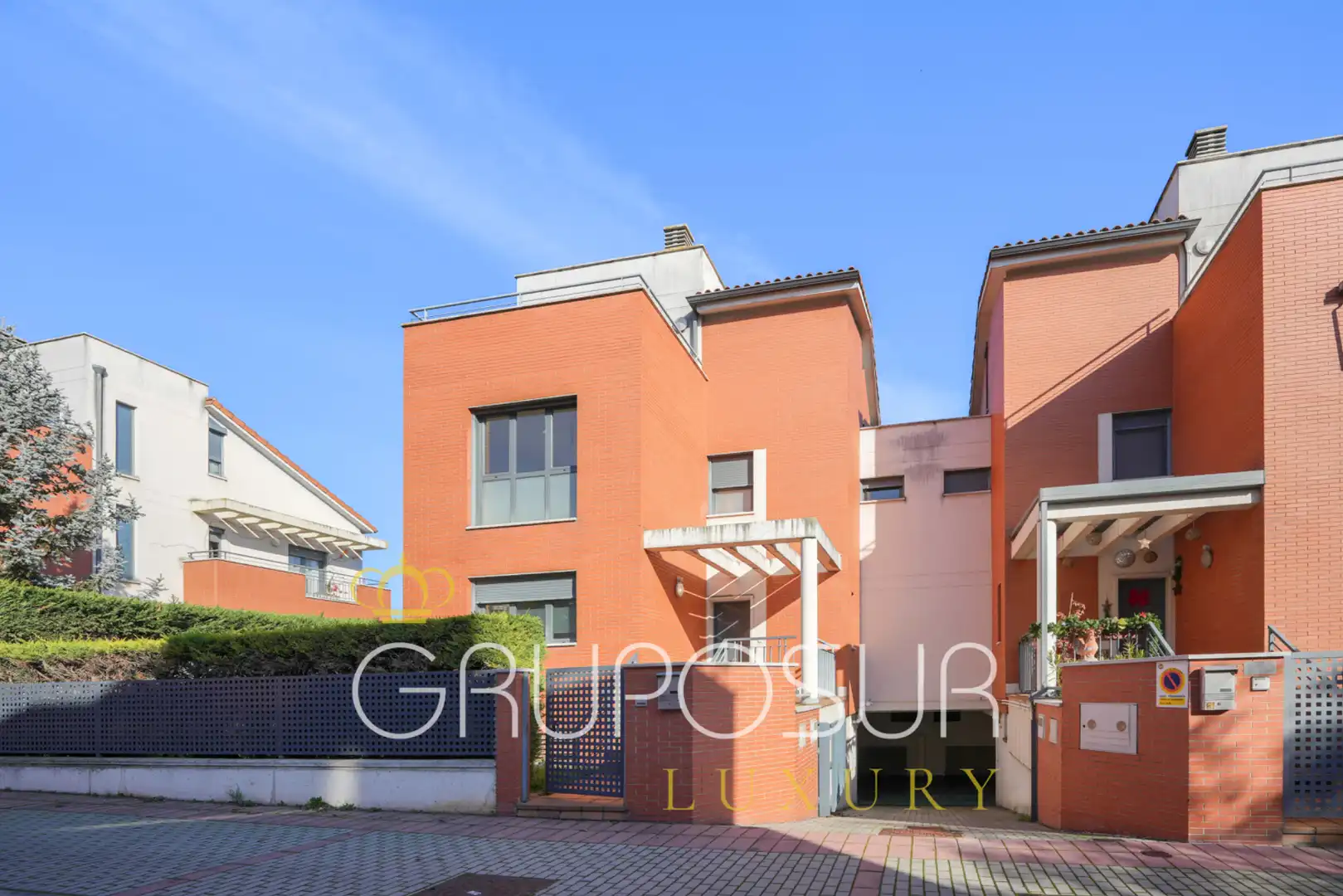 Vista exterior de Casa adosada en venda en Valladolid amb Calefacció, Jardí privat i Parquet
