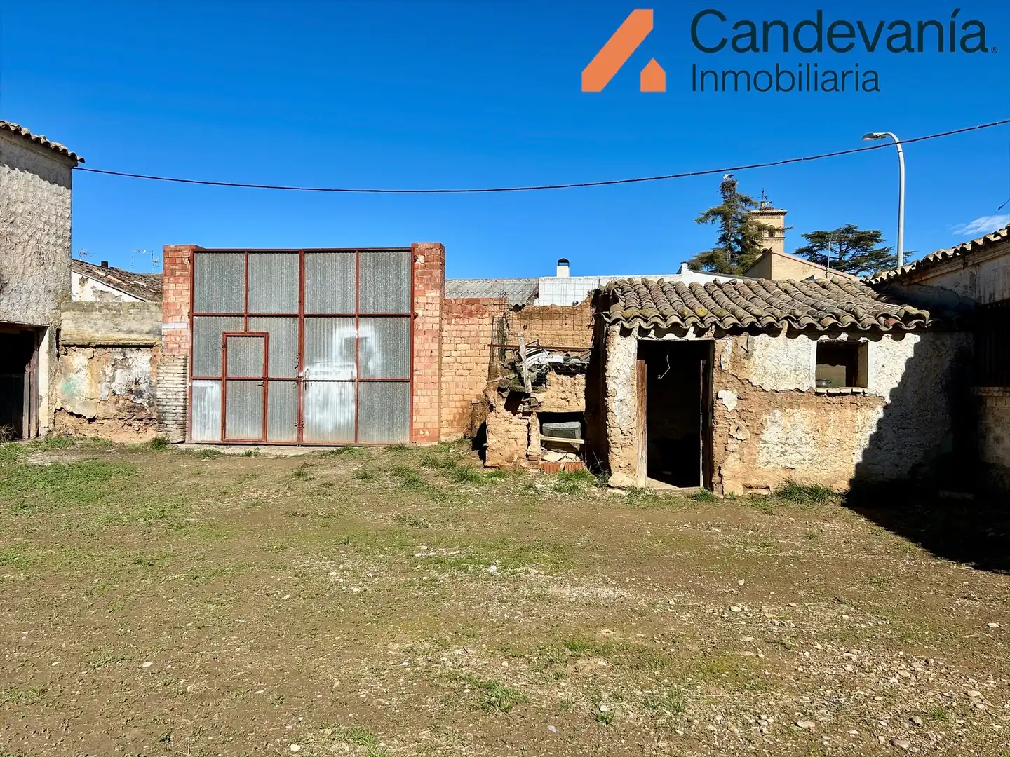 Casa o xalet en venda en Zuera amb Jardí privat