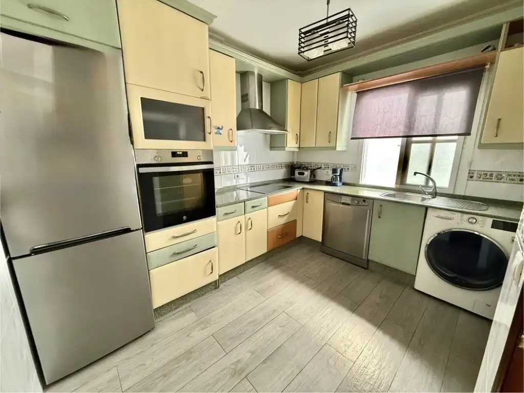 Küche von Maisonette zum Verkauf in Cádiz mit Balkon