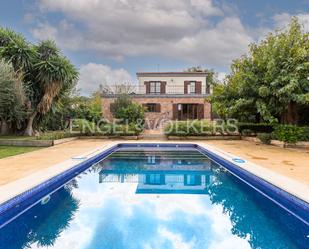 Vista exterior de Casa o xalet de lloguer en L'Eliana amb Aire condicionat, Terrassa i Piscina