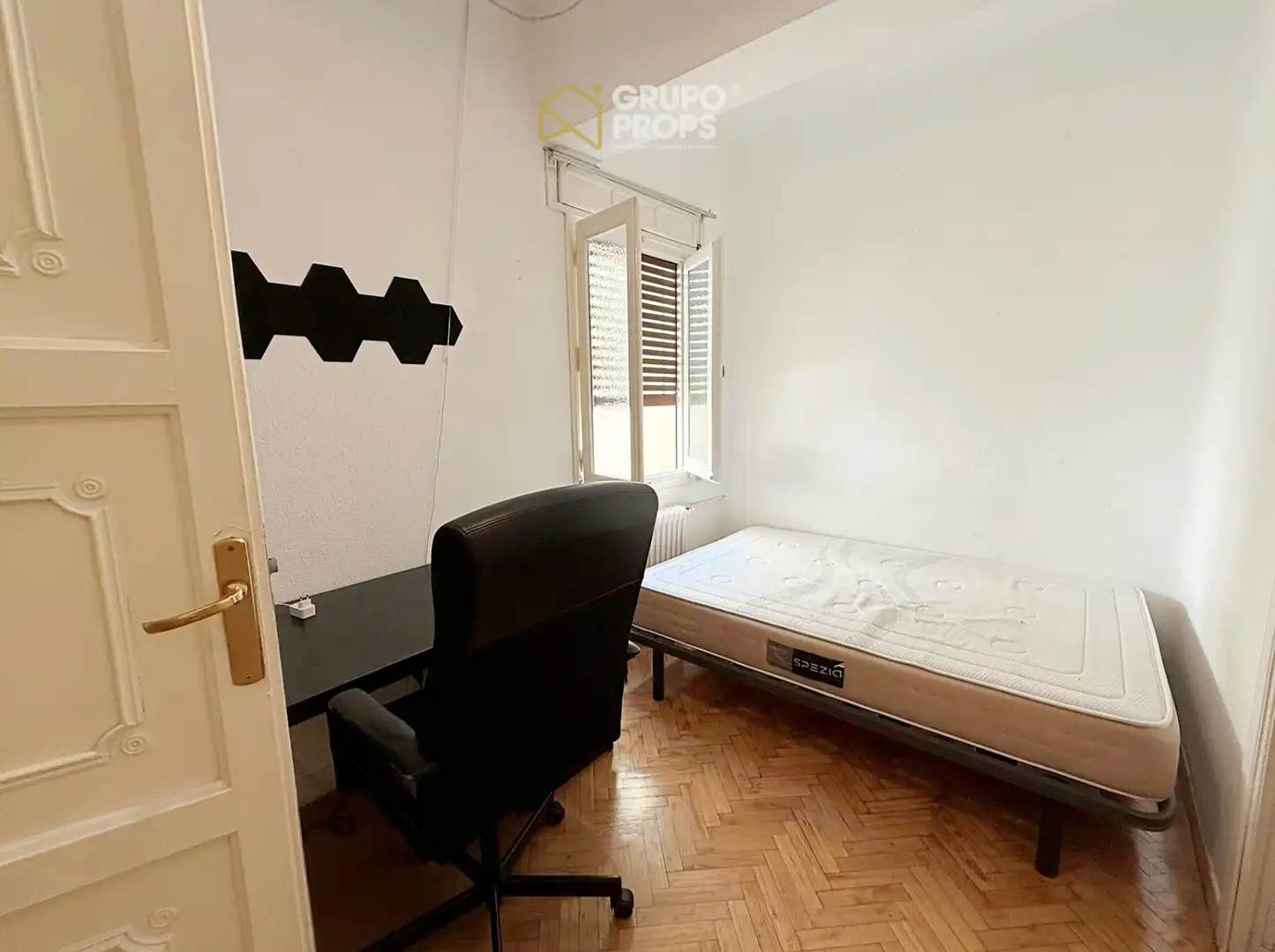 Bedroom of Flat for rent in Madrid  with Heating, Parquet flooring and Furnished