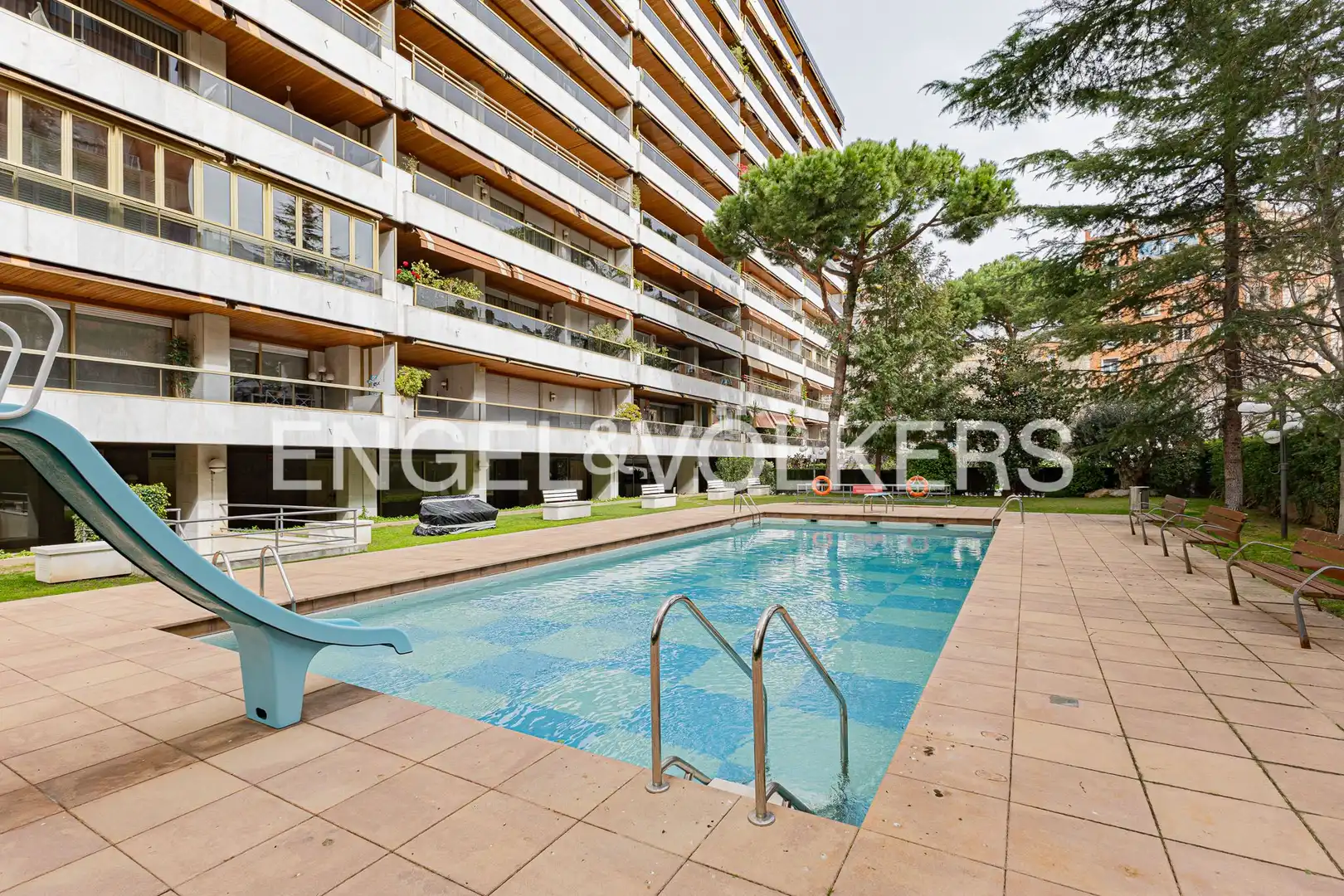 Swimming pool of Flat for sale in Barcelona  with Air Conditioner, Heating and Private garden