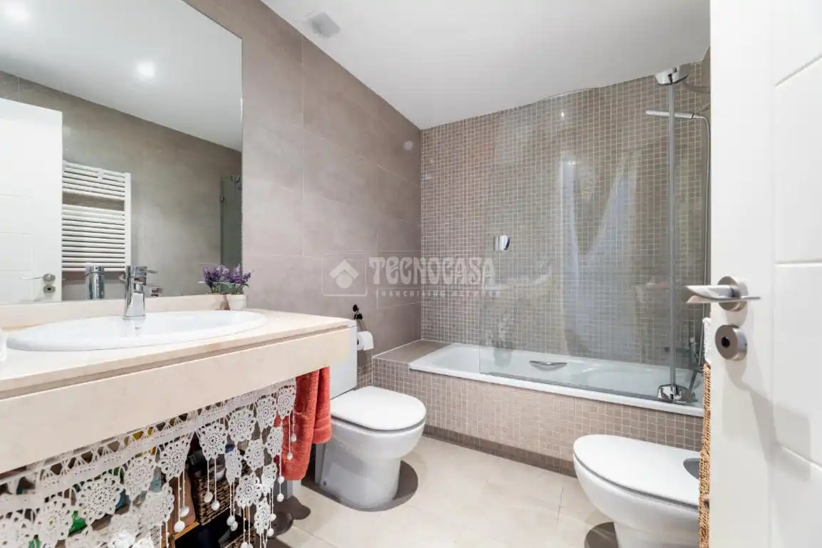 Bathroom of Houses for sale in Torrelodones  with Air Conditioner, Private garden and Terrace