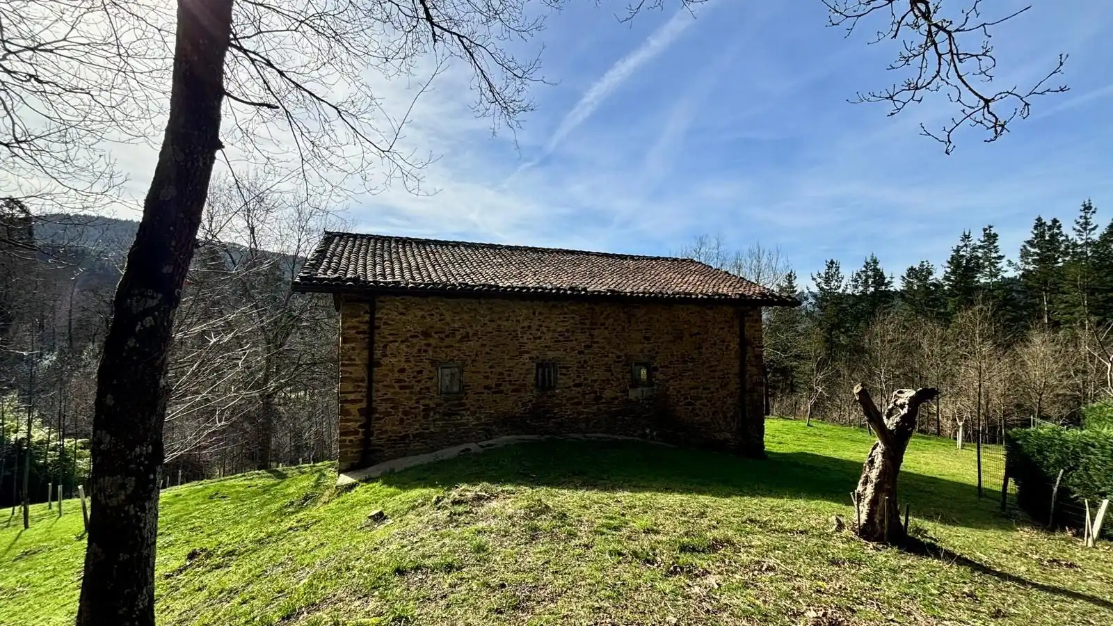 Außenansicht von Country house zum Verkauf in Laudio / Llodio