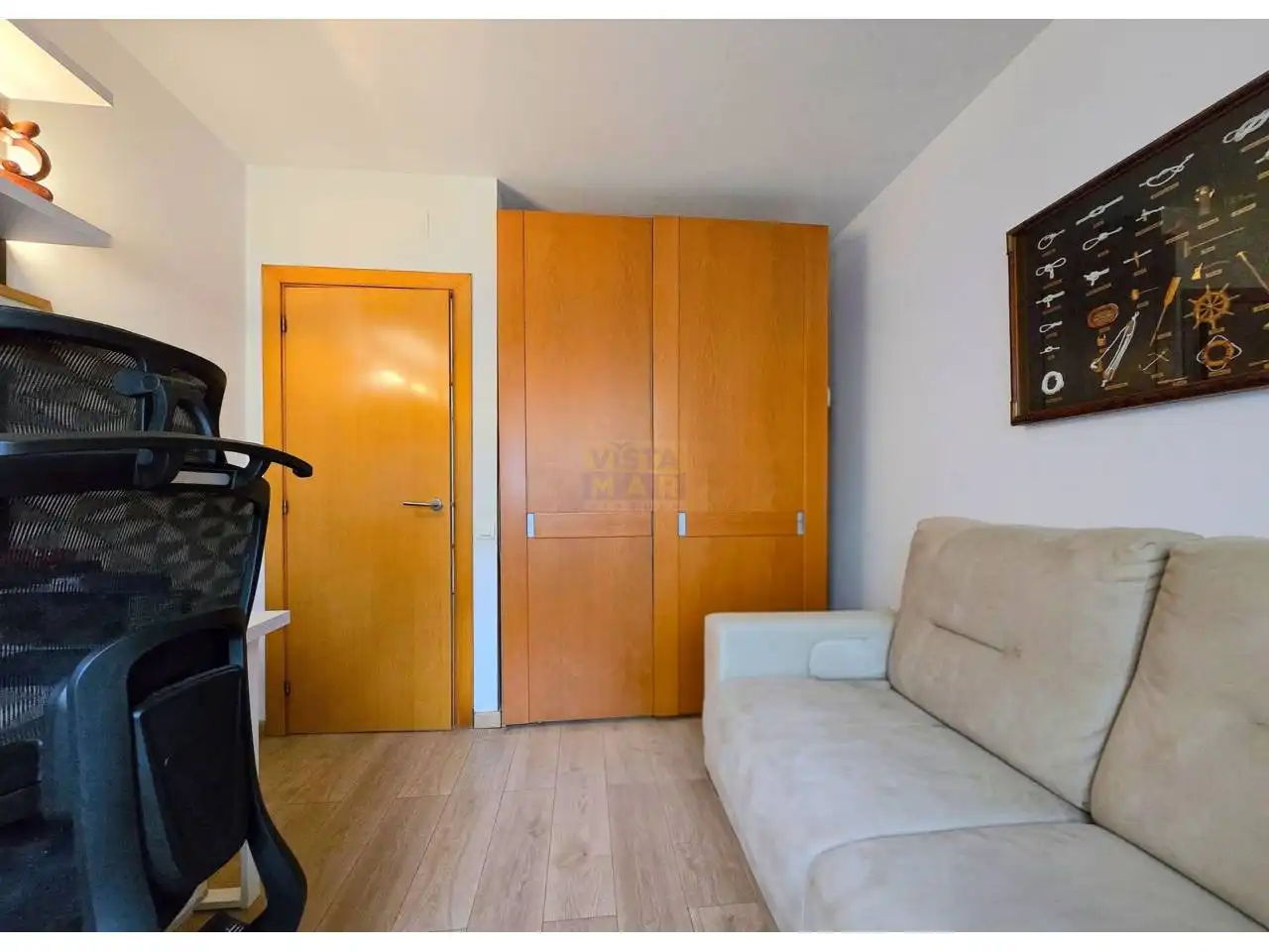 Habitación de Casa adosada en venta en Vilanova i la Geltrú con Aire acondicionado, Calefacción y Jardín privado
