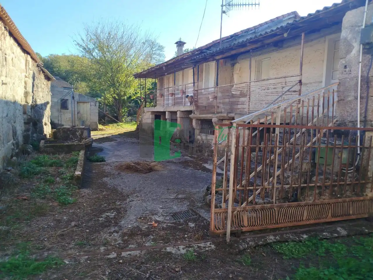 Casa con balcón en venta en Amoeiro