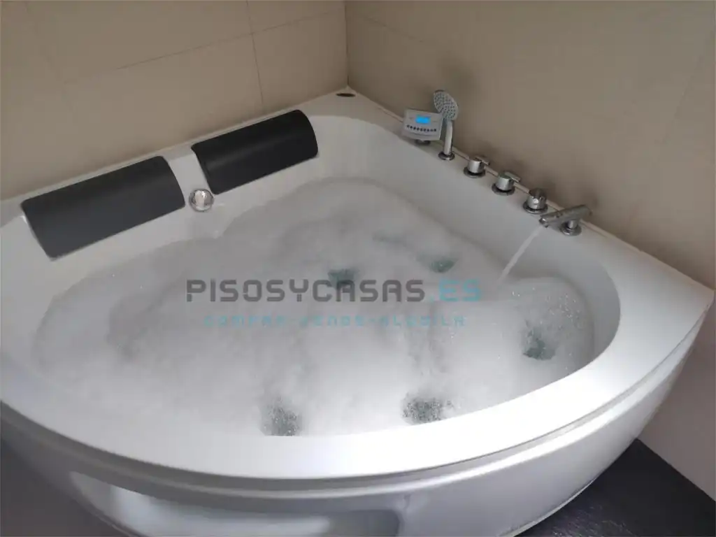 Bathroom of Apartments for sale in Godelleta  with Air Conditioner, Private garden and Terrace