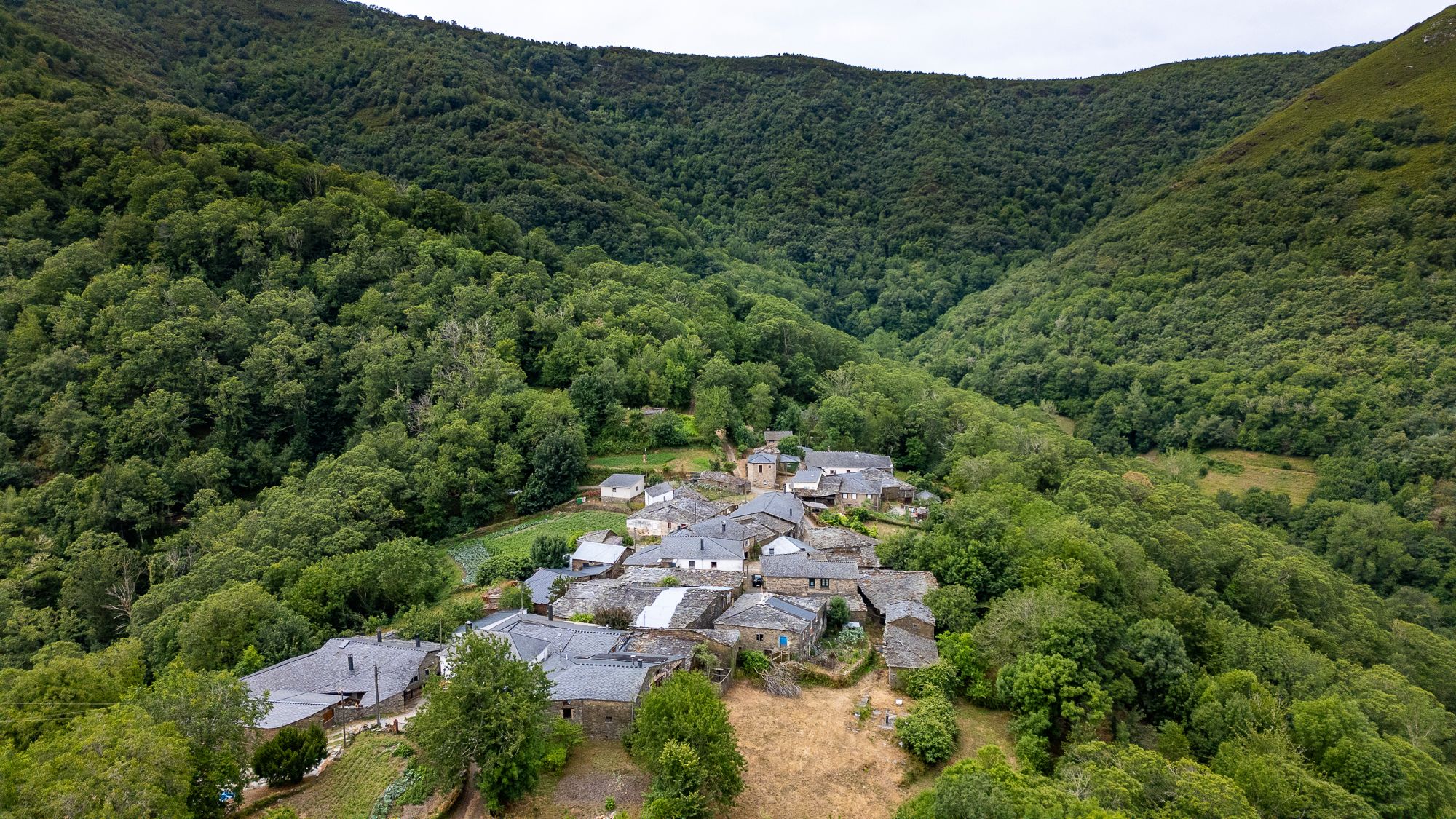 Außenansicht von Country house zum verkauf in Folgoso do Courel mit Möbliert