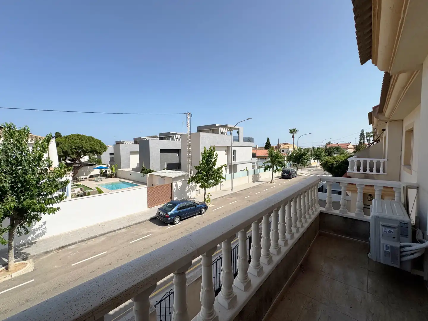 Vista exterior de Casa adosada en venda en Pilar de la Horadada amb Aire condicionat, Terrassa i Moblat