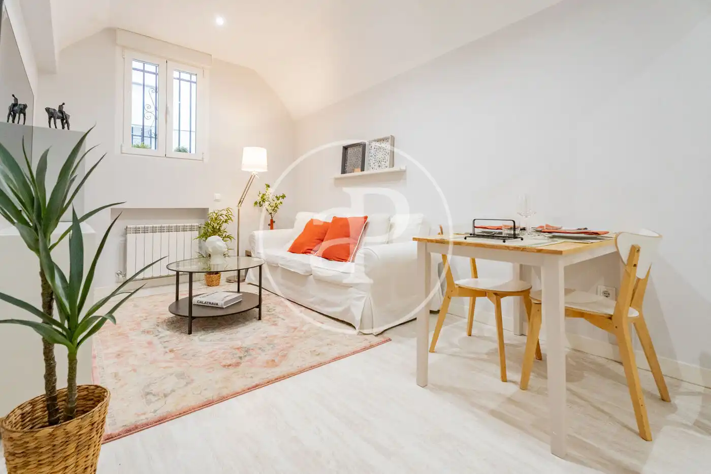 Living room of Flat for sale in  Madrid Capital  with Air Conditioner, Heating and Furnished