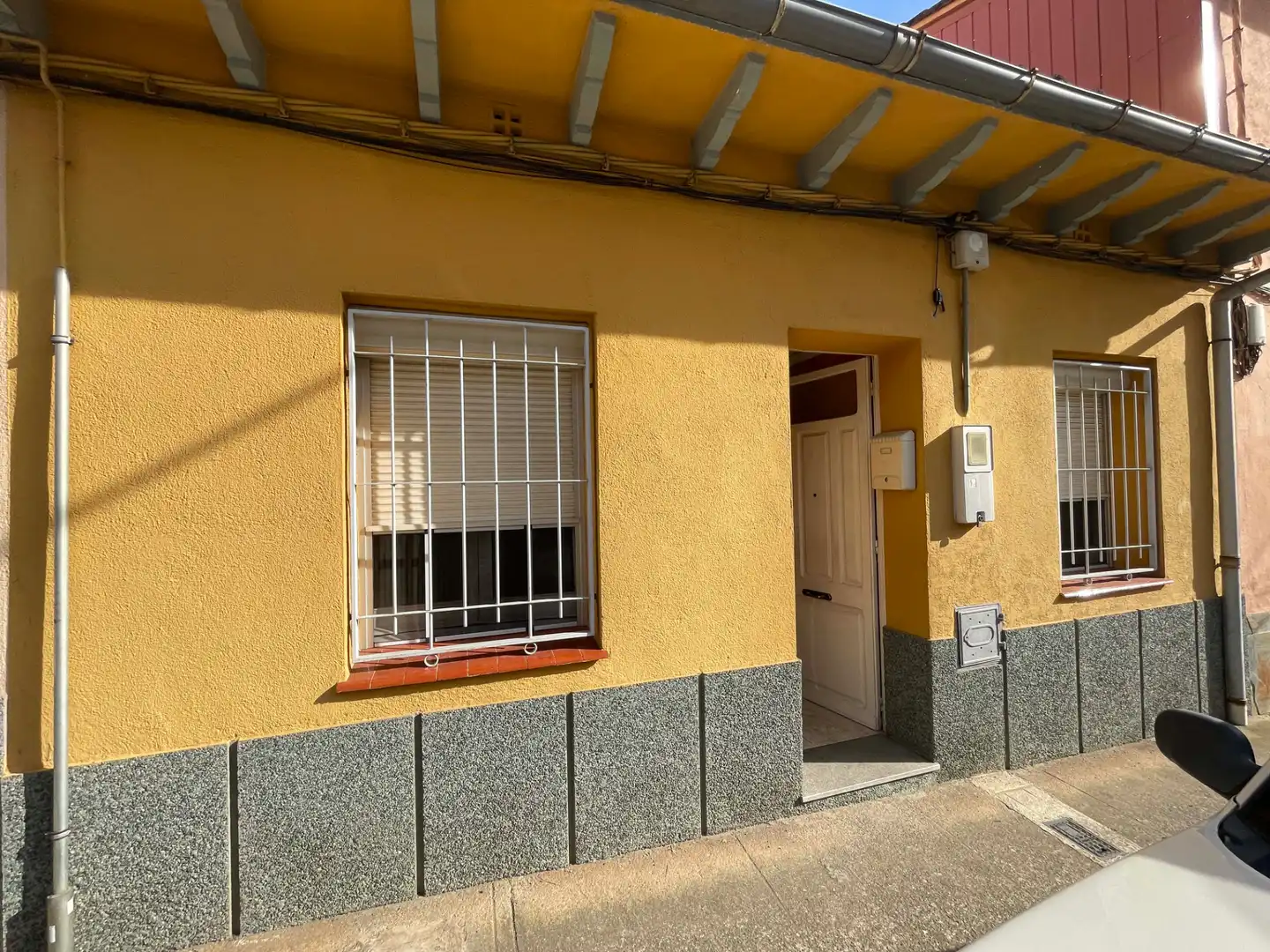 Casa aparellada amb jardí en venda a Olot