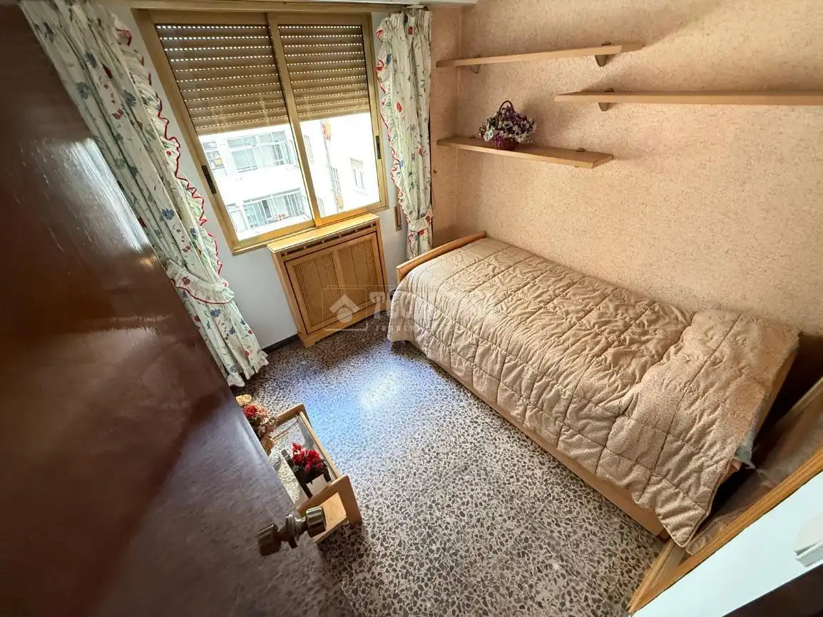 Bedroom of Flat for sale in Zaragoza  with Heating, Storage room and Furnished