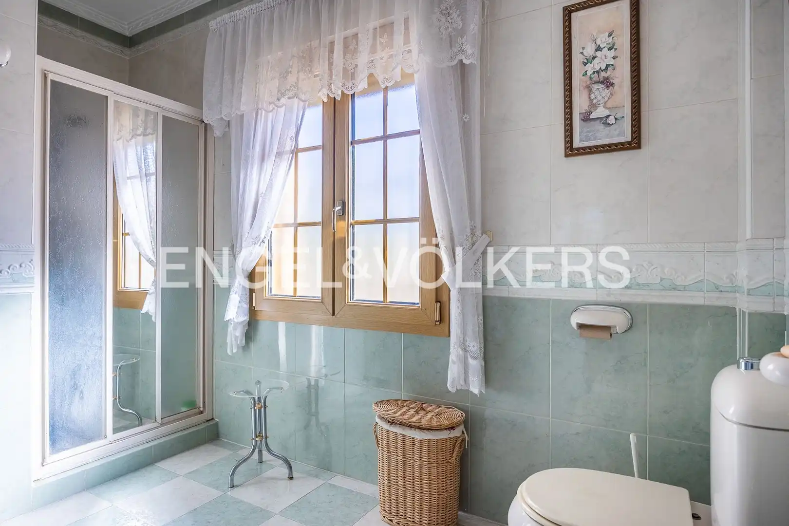 Bathroom of Houses for sale in Sevilla  with Air Conditioner, Heating and Private garden